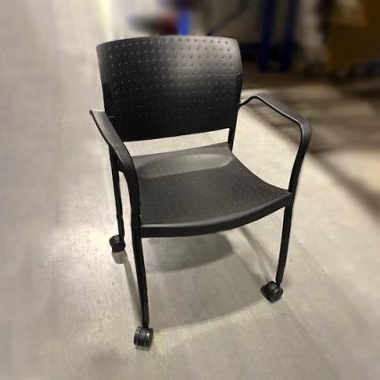 KI Rapture arm chair in black with casters